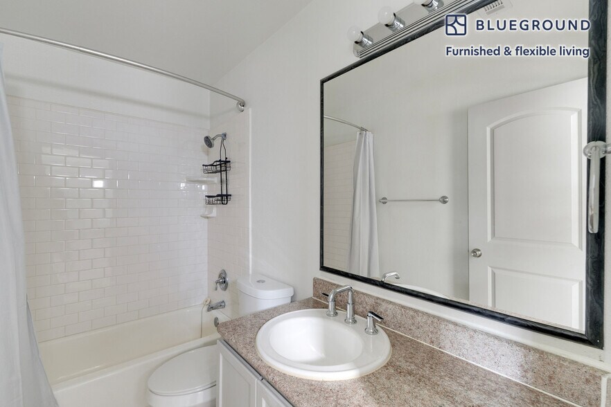 Building Photo - 201 E 4th St