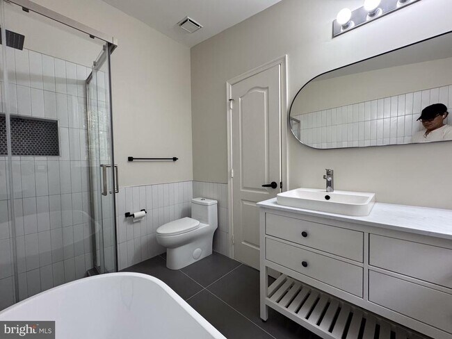 Building Photo - 3906 Valley Ridge Dr