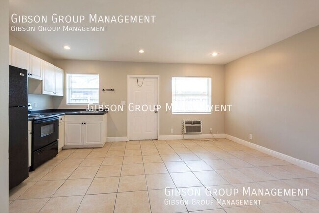 Building Photo - 1808 SW 11th Ct