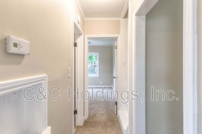 Building Photo - 1446 S Erie Ave