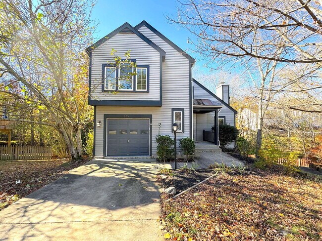 Primary Photo - Lake Ridge Gem: Your Inviting Home Awaits!