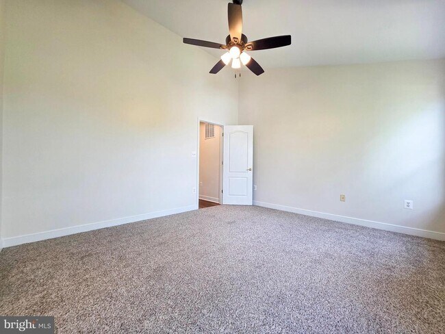 Building Photo - 3300 Broker Ln