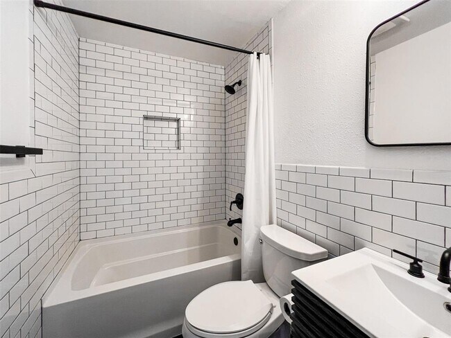 Building Photo - 6203 London Dr