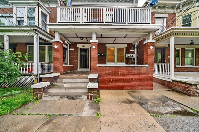 Primary Photo - 124 Dubois St