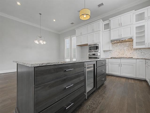 Building Photo - 704 18th St