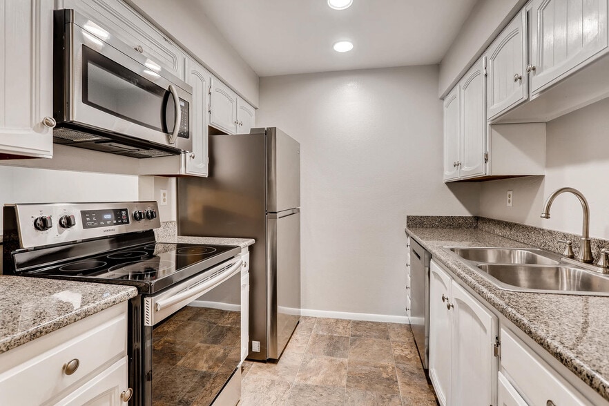 Kitchen - New Appliances - 14438 E 1st Dr