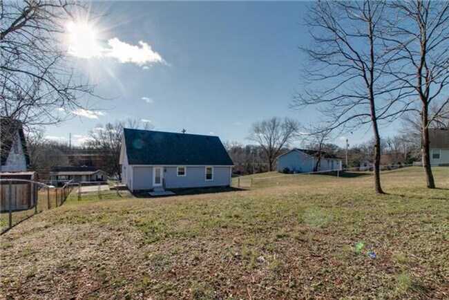 Building Photo - For Rent – Spacious 4 Bedroom Home Near Fo...
