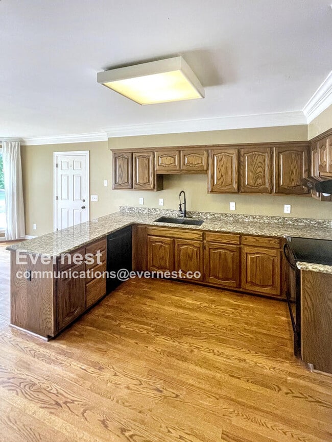 Building Photo - 703 Shady Glen Ct