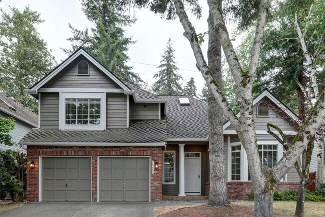 Building Photo - Beautifully Remodeled Home with Gourmet Kitchen & Fenced Yard in Klahanie
