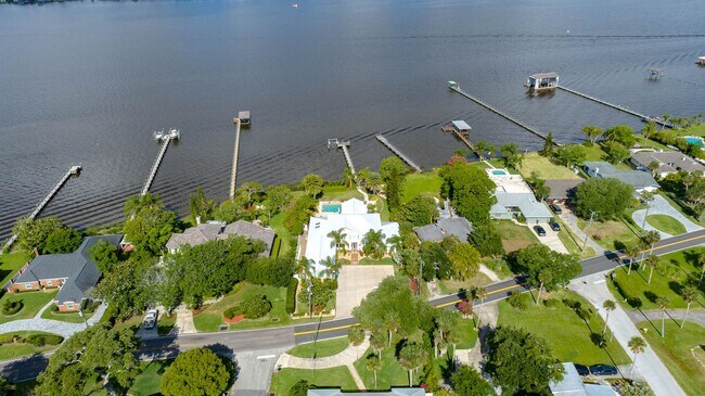 Building Photo - 1130 John Anderson Dr