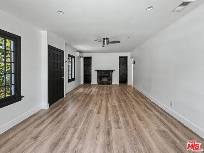 Building Photo - 2139 Holly Dr