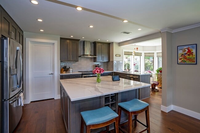 Building Photo - Sweeping waterfront views in this 2-Bedroo...