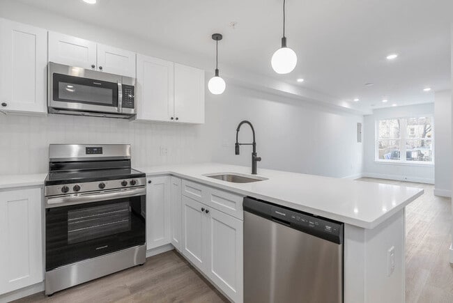 Building Photo - 2057 E Rush St