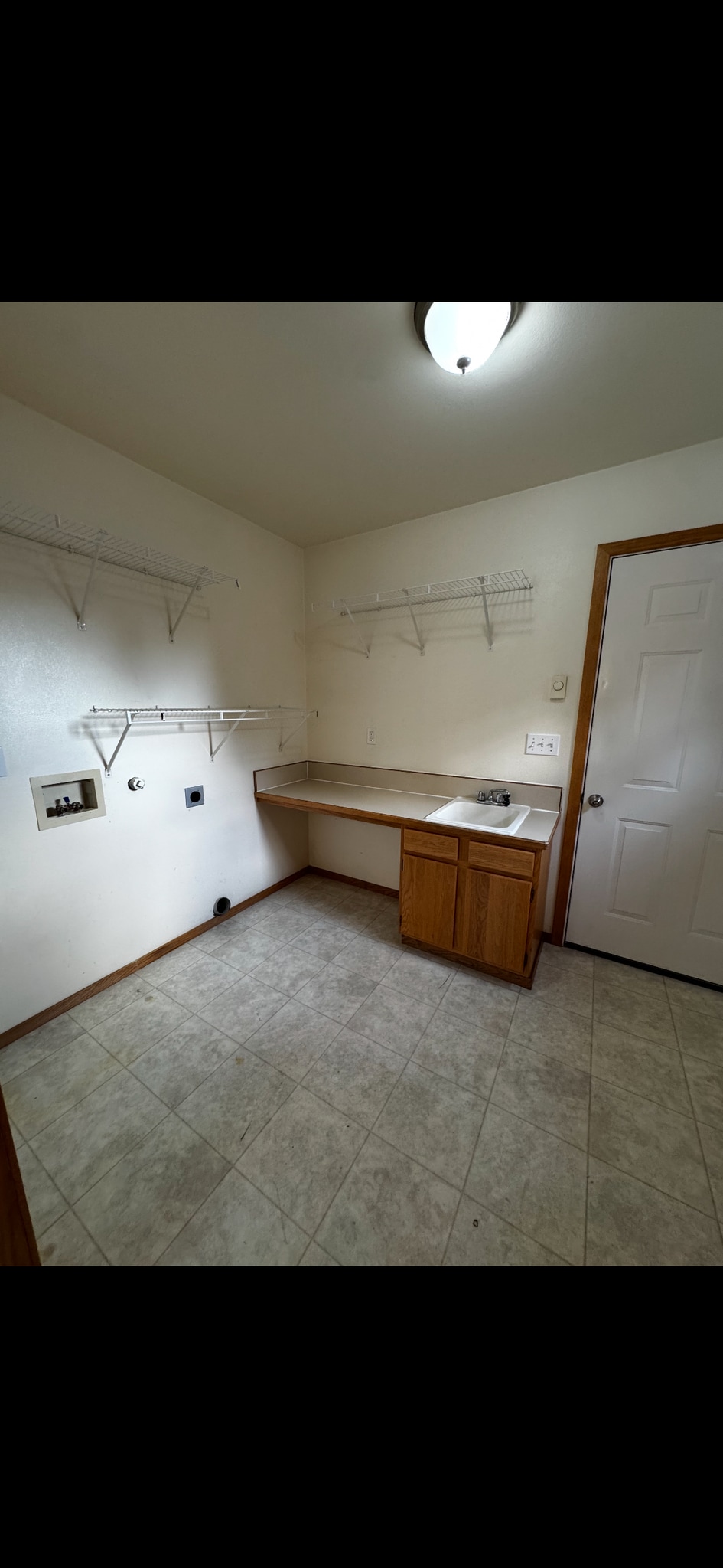 Utility room with washer dryer hookups - 5446 NW Rhododendron St