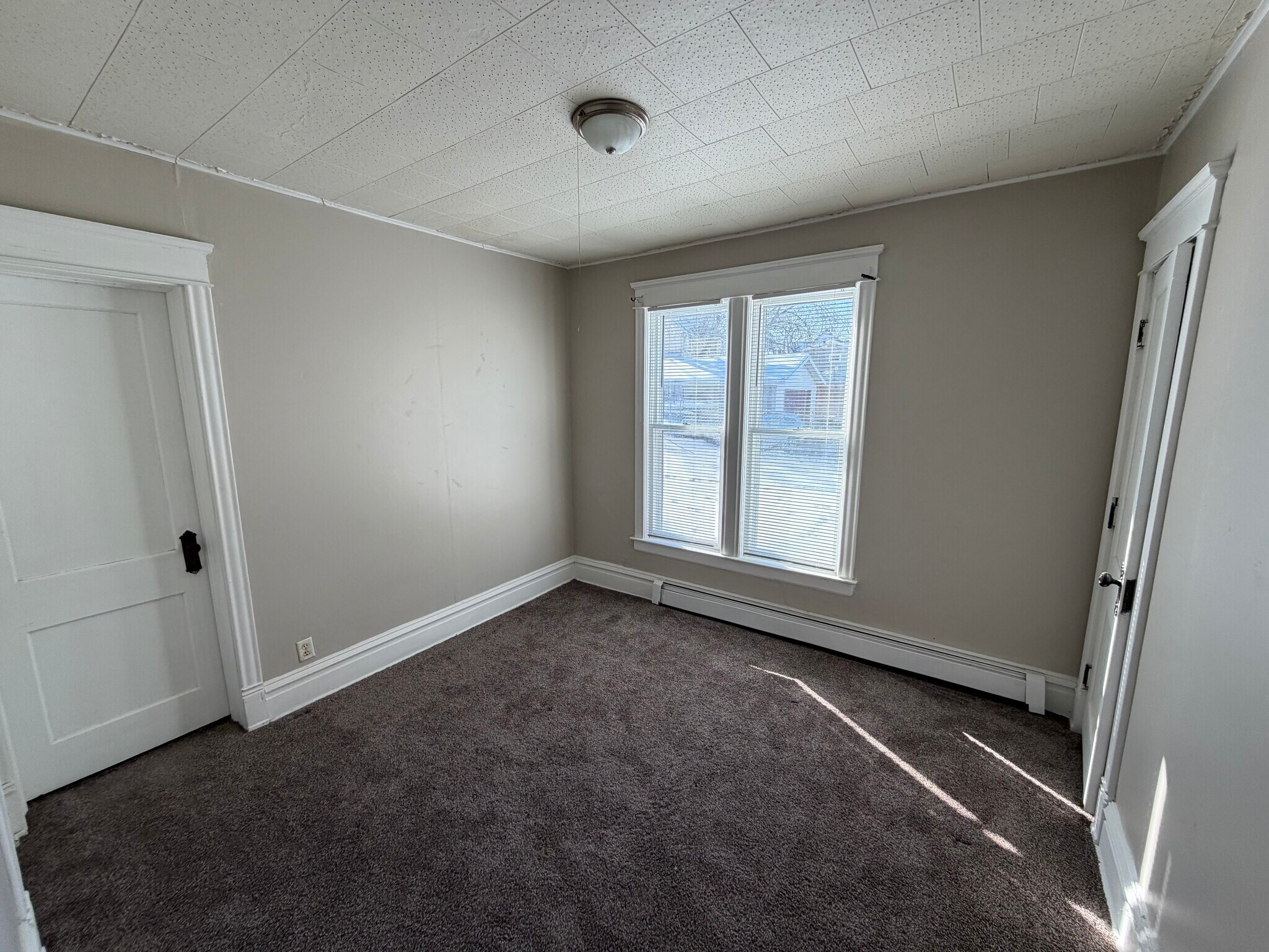 Building Photo - 220 E Racine St