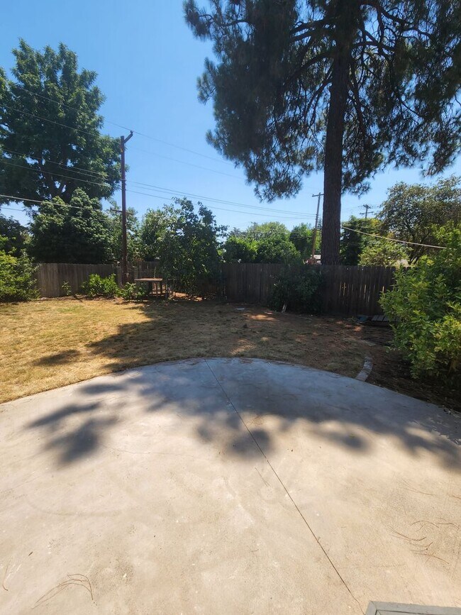 Building Photo - Rancho Cordova Gem