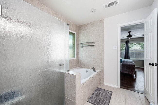 Building Photo - 6210 Newbury Dr