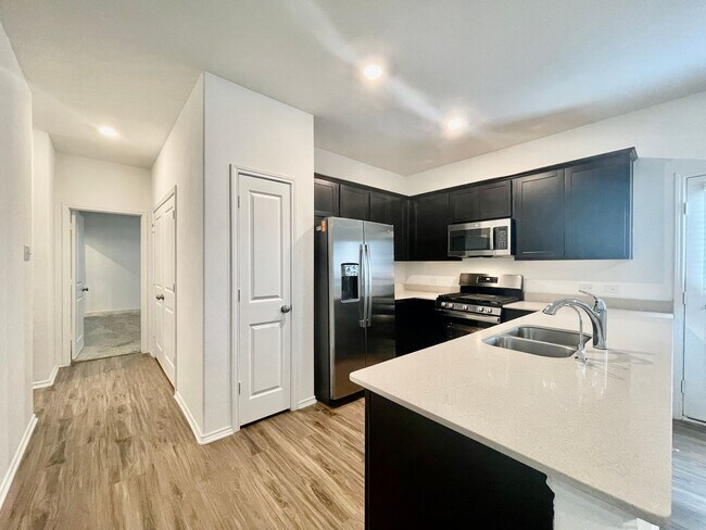 Building Photo - Newly Built & Ready Now!
