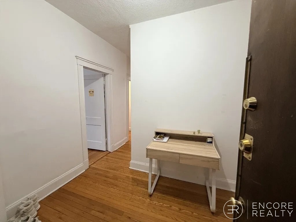 Building Photo - 451 Park Dr