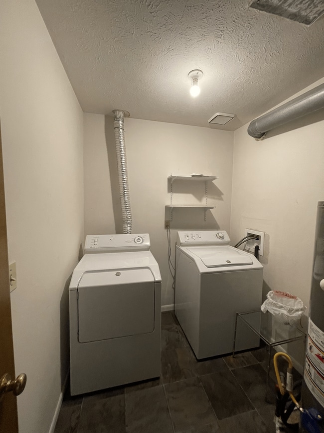 Building Photo - 602 W 23rd Ave