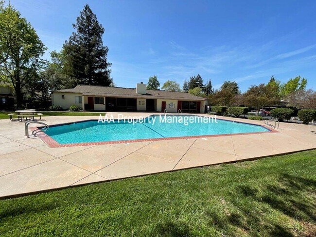 Building Photo - 1861 Olmo Way