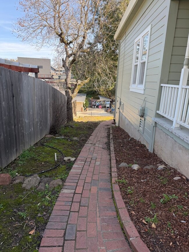 Building Photo - Charming Jackson Home