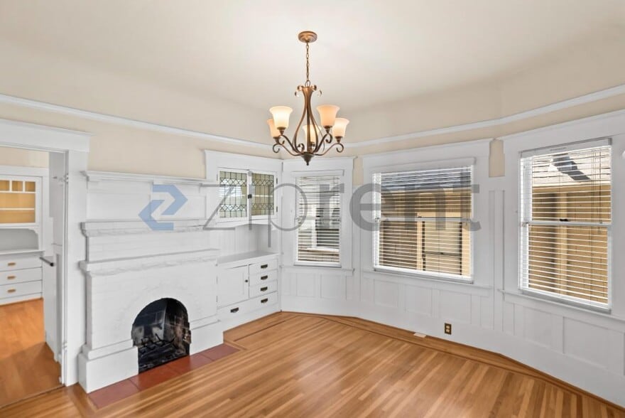 Building Photo - Unit