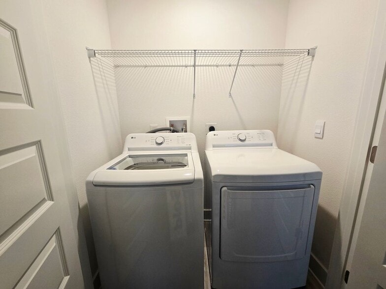 Building Photo - 396 Salt Creek Lane