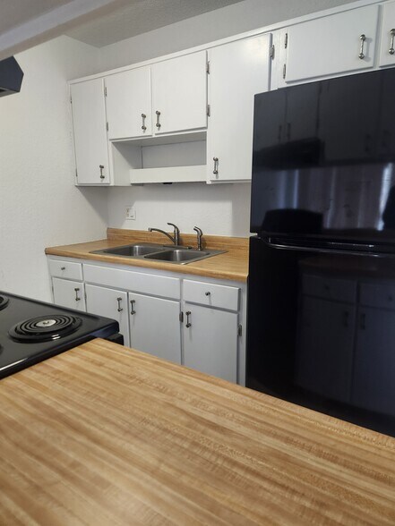 Building Photo - 439 Auburn Dr