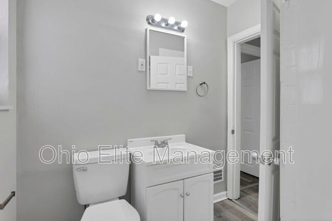 Building Photo - 987 Lilley Ave