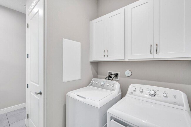 Building Photo - 9399 SW Pepoli Way