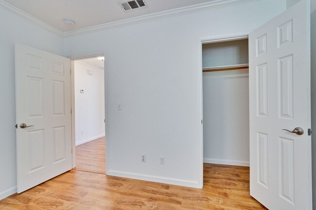 Building Photo - 1940's Quaint 2 Bedroom Single Story Home off of Hedding Street with Modern Amenities & Great Bac...