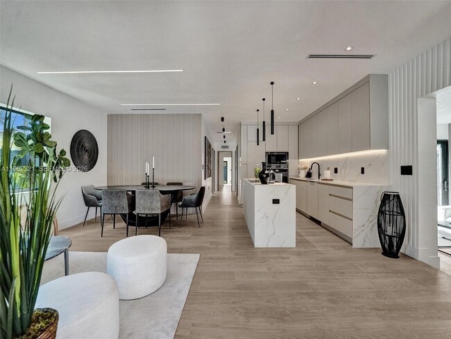 Building Photo - 2066 NE 174th St