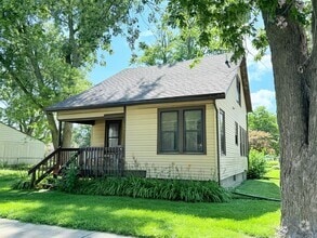 Building Photo - Newly remodeled 3 bed 1 bath in Normal!