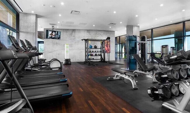 Building Photo - 70 Rainey St