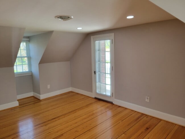 Building Photo - 126 Tred Avon Ave