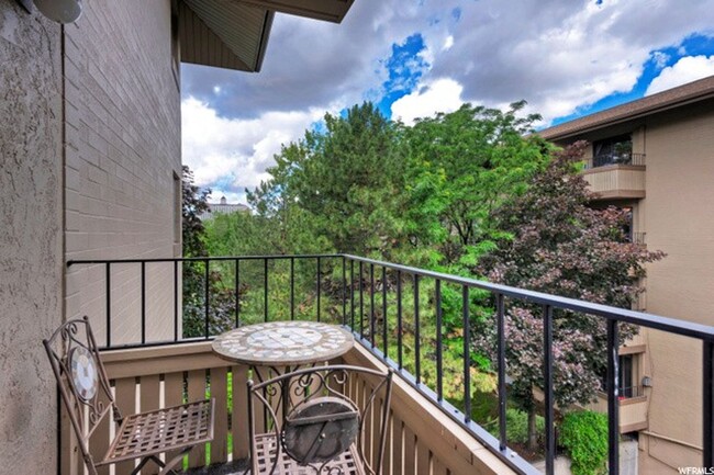 Building Photo - Secured 2 Bd 2 Ba Towne Park Condo