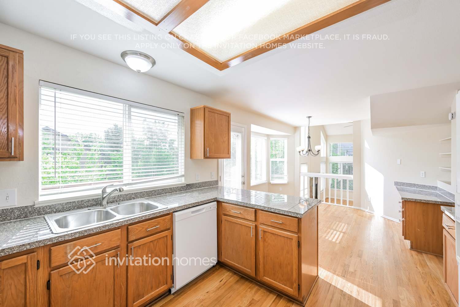 Building Photo - 1572 Beacon Hill Dr