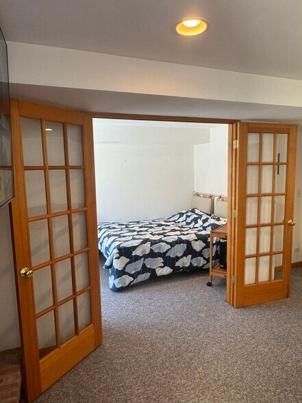 Building Photo - 7S485 Lynn Dr