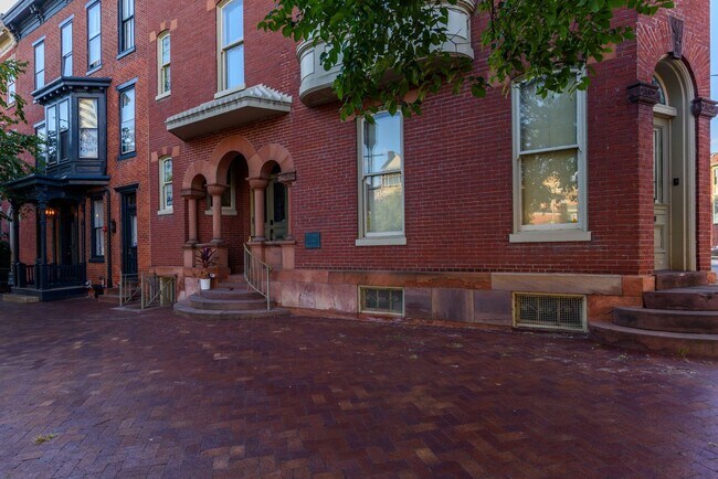 Building Photo - 132 State St