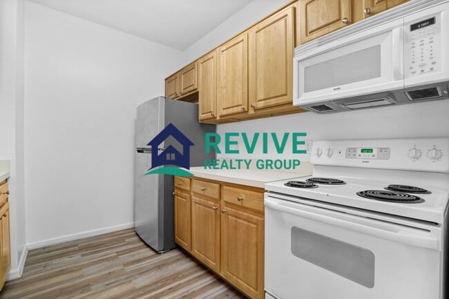 Building Photo - 15715 Parkway Ln