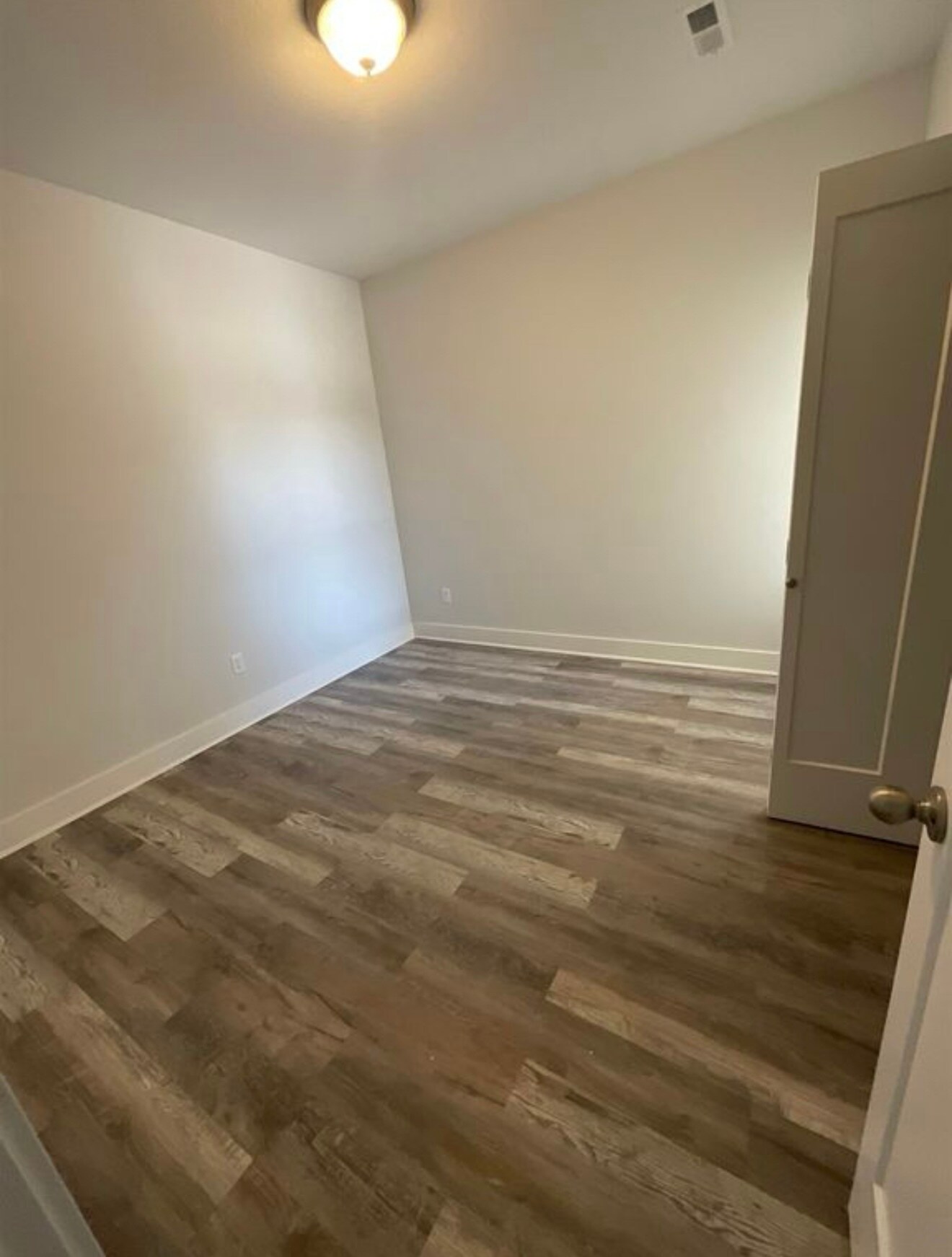 Building Photo - 5480 Colburn Ct E