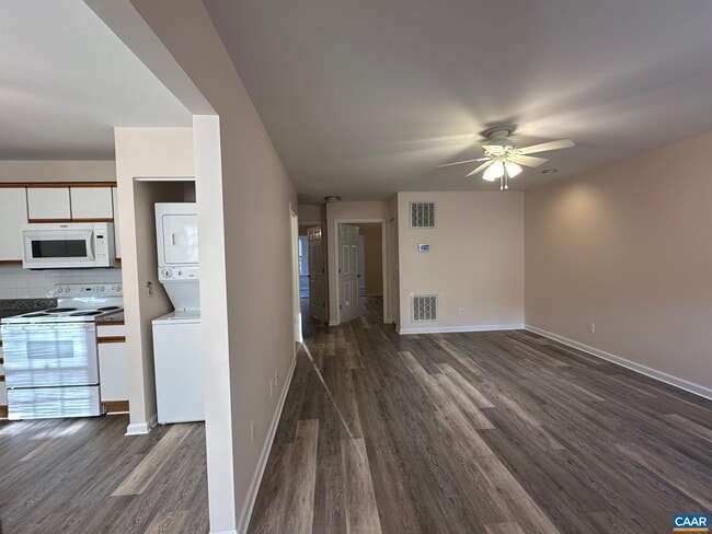 Building Photo - 1422 Lilac Ct