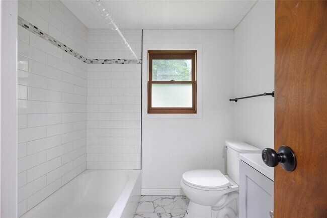 Building Photo - 1503 NY-9G