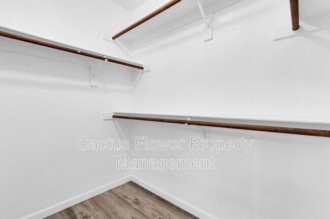 Building Photo - 1132 E Harbor View Dr