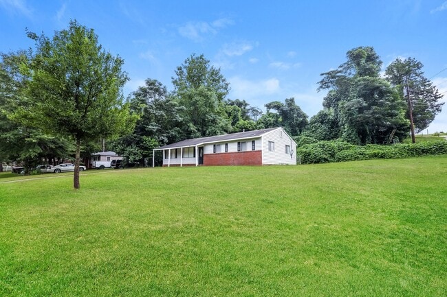 Building Photo - 904 Kirkland Dr