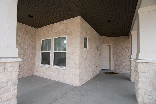 Building Photo - Gorgeous 2-Story Home In a Gated Community!