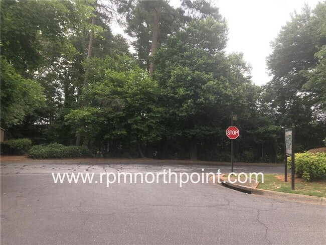 Building Photo - 4161 Riverlook Pkwy SE