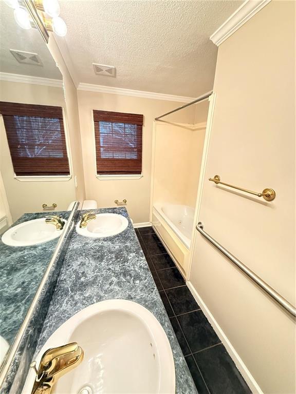 Building Photo - 108 S Hilltop Dr