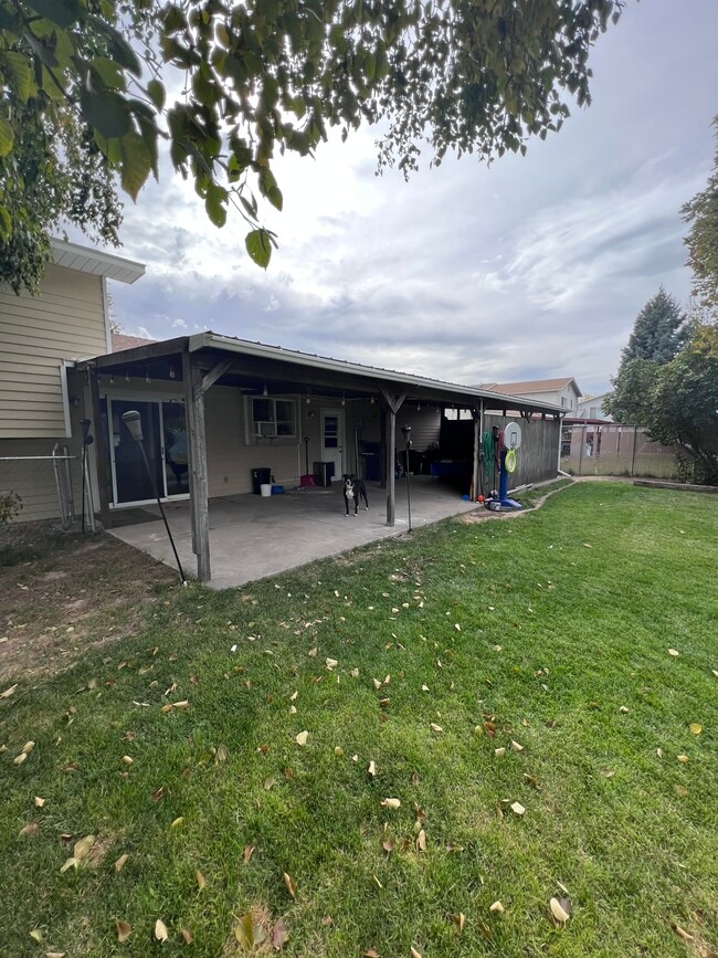 Building Photo - 841 Wildrose Ln